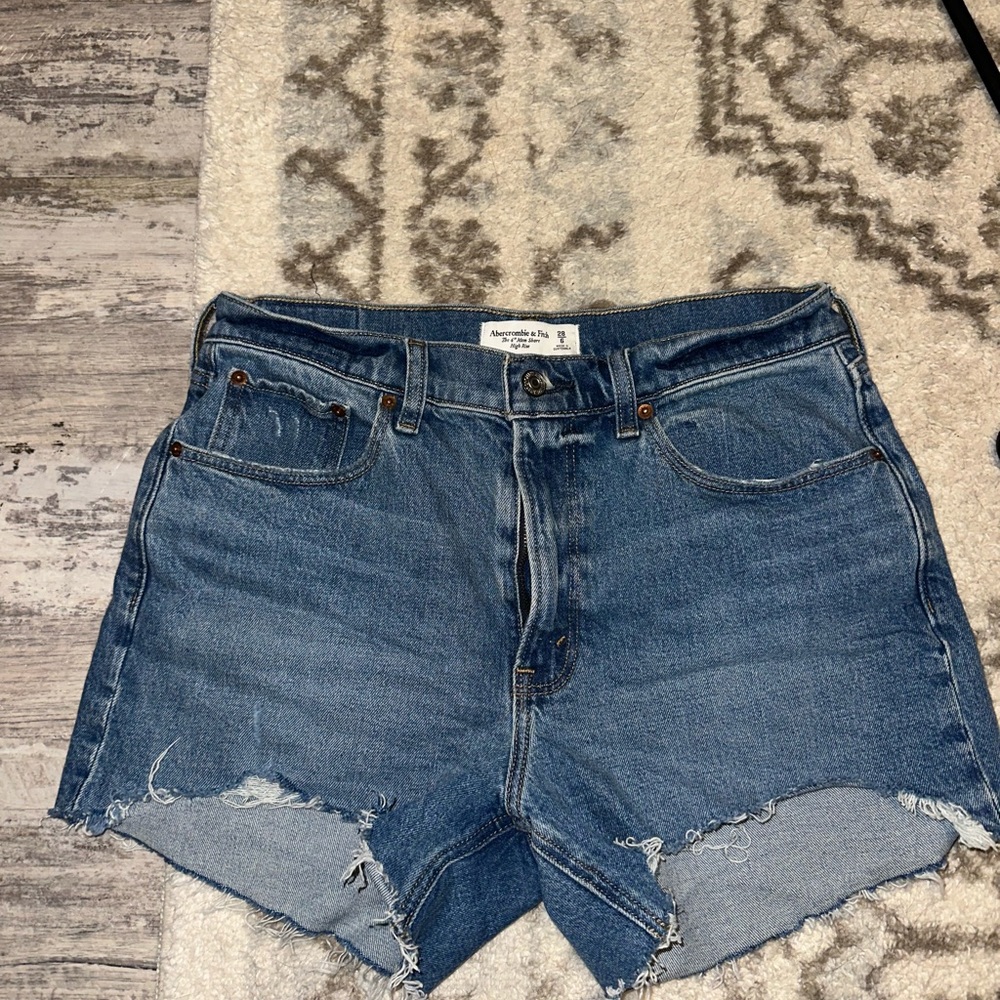ABERCROMBIE - 4” mom short high rise NWOT